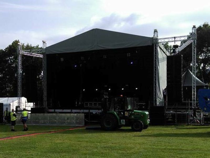 Cheap stage truss system