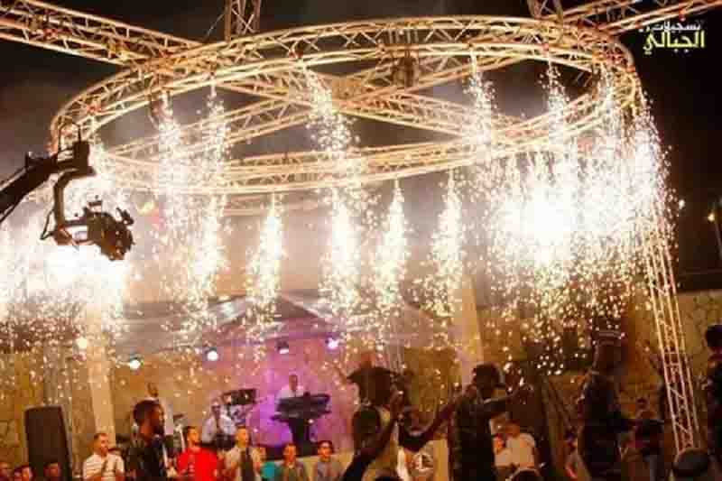 Round stage truss for weddings
