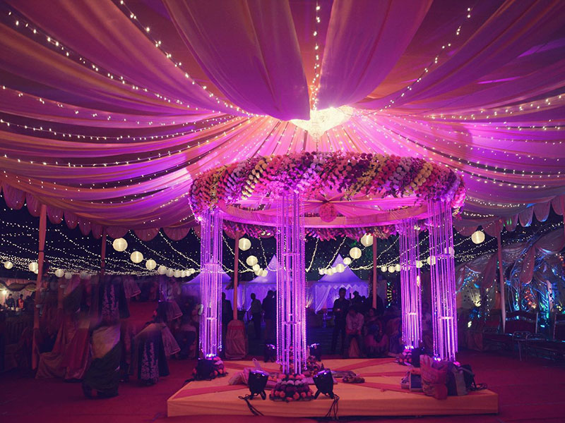 Bagaimana merancang dekorasi resepsi panggung pernikahan pink murah dengan Round stage Truss?