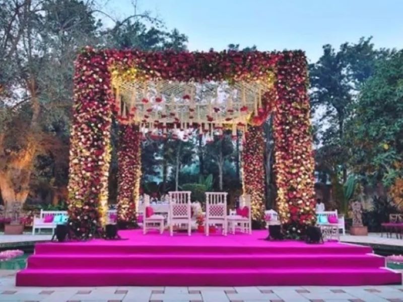 Panggung Hiburan Dekorasi Panggung Pernikahan Bunga Luar Ruangan