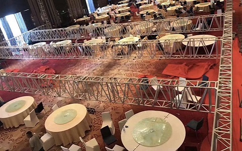Pemasangan Rig Pencahayaan Aluminium untuk Pesta Pernikahan di Hotel Hilton